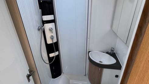 Compacte Hobby Optima V65 GE    2 persoons camper  BJ 2026