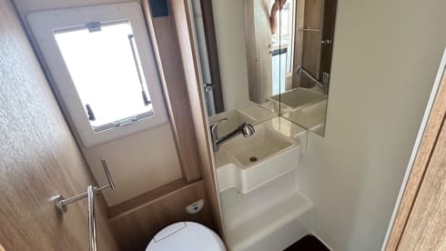 BRYONY – 6 berth Roller Team auto roller 746 