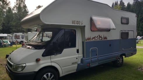Geheel gerenoveerde camper met retro look. – 4-seater Ford Alcove from 2001