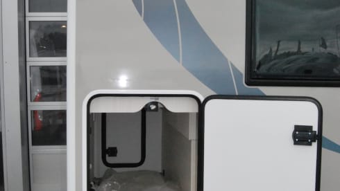 Het pareltje  – Brand new 5p Chausson Ford 170 automatic