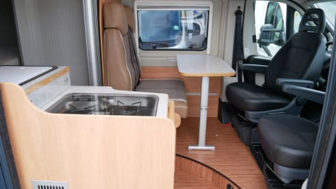 2p Pössl bus uit 2016