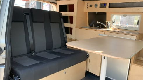 Saampjes – 4/5 Person Volkswagen T5 from 2012
