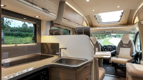 Luxe ruime Adria camper  – Luxurious Spacious Adria camper 