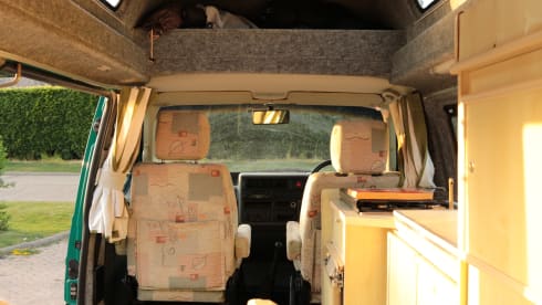 Gunther – VW T4 Hightop Leisuredrive Campervan. Excellent condition 