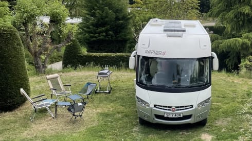 Rapido – Luxus-Wohnmobil: Kingsize-Inselbett, separate Dusche, große Garage