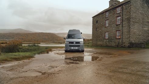 Grey – Volkswagen Camper mit 4 Schlafplätzen Brandneuer Umbau