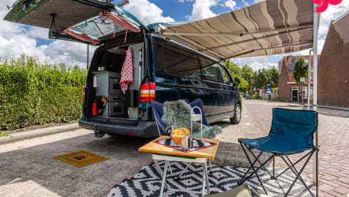 Menoenie – 4-person Volkswagen camper van