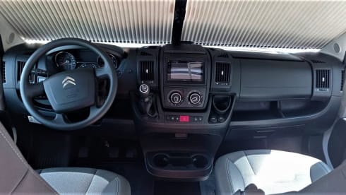 Ongi – Furgone attrezzato per 4 persone con tetto apribile