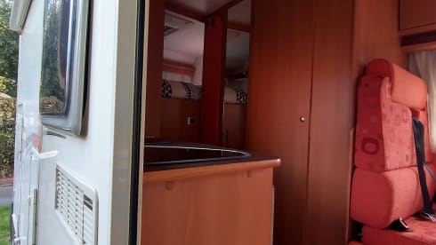 Family camper for 6 people with 2 fixed double beds