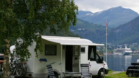 “Star” – Compact semi-integrated motorhome