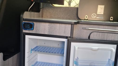 Vaivo – 2 berth Vivaro Campervan