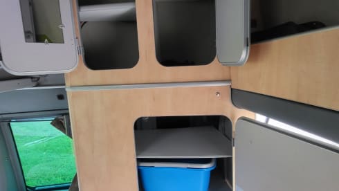 Nuggie – 4-5 seater 2008 Ford Nugget with high roof 