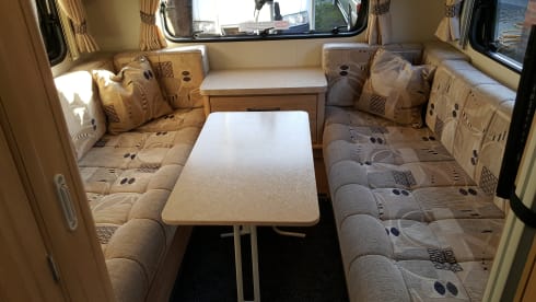 6 Anlegeplatz 6 Sitzgurte Wohnmobil. Kann auf eine normale Auto-Lizenz getrieben werden