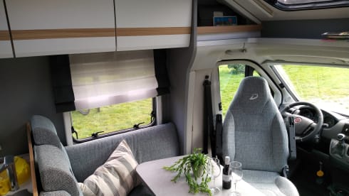 Just-Us – Luxury Dethleffs T6812 Just 90