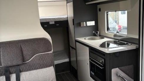 6 berth Ford Rollerteam 675