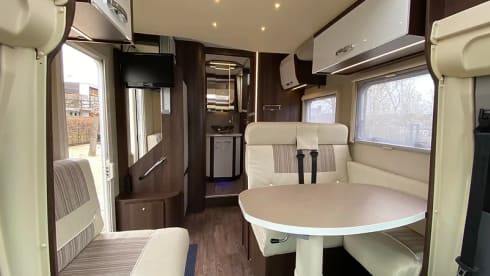 Mobilhome voor 4 personen – 4p Ford semi-integrated uit 2020