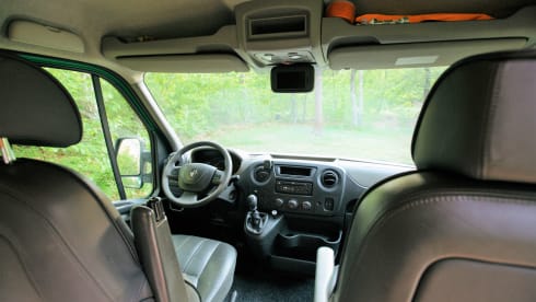 The Green House – Ein eigenständiger Luxus-Renault Master mit zwei Schlafplätzen!