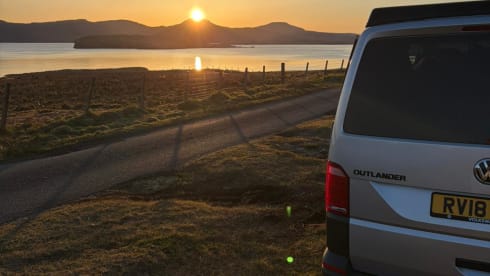 Outlander  – VW-Automatik-Camper mit 4 Schlafplätzen, Flughafen Edinburgh, für Abenteuer in den Highlands 