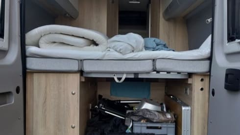 Clever Van with roof tent (4 persons) - Built in 2022