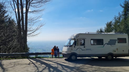 6 person family-friendly Hymer B644G