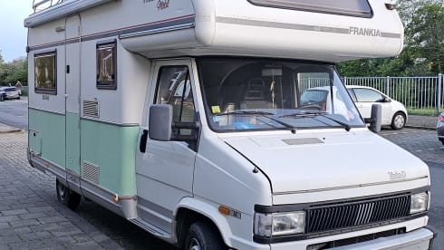 Camper Cora – 5p Frankia alcove from 1991