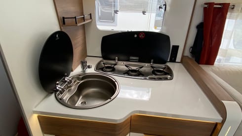 Pilote P746C – Camper Pilote nuovo, molto lussuoso, attrezzato con 4 posti letto