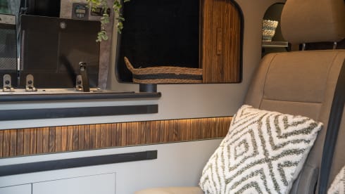 Meeko – 4 Berth Volkswagen T6.1 Campervan 