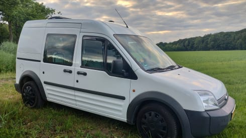 Mia – 2p Ford campervan from 2008