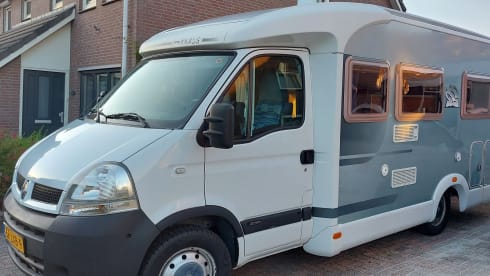 " The Surfer"  – 2p Renault semi-integrated uit 2005
