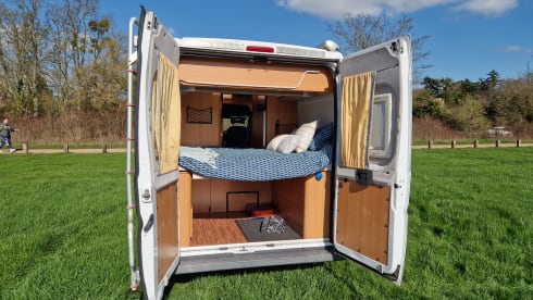 Max – 2/3 berth Fiat Ducato 2010 self contained with H&C water, shower and WC