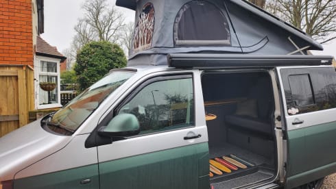 Valerie – Craig's Camper - VW Transporter 4 Berth + Awning