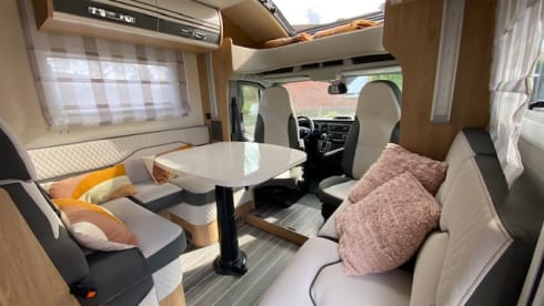 Mielke – Spacious Mobilhome Rollerteam Zefiro Plus 298TL 5 persons - Automatic