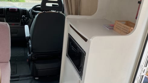 Rizzo  – Gorgeous 6 berth family motorhome with bedding, fully equipped. rear bunks.