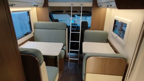 6p Ford alcove from 2017, bunk bed and large seating area
