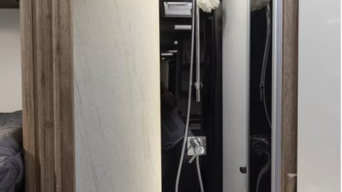 Blair – 2026 New Luxury Roller Team 4 berth off-grid Motorhome