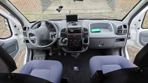 Mooie ruime camper, een trouwe bus – 4p McLouis semi-integrated uit 2003