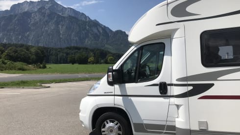 Spacious 4-5 person camper, Fiat Ducato- Adria Matrix 