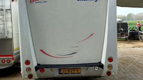 5p Challenger alcove camper from 2009