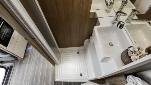 Dexter – Luxury 4-6 Berth Roller Team Auto-Roller 707 Manual - Fully Insured