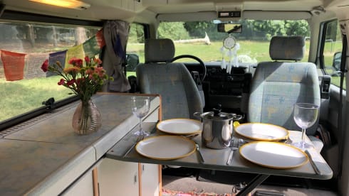 Bussie – 4p Volkswagen bus from 1996