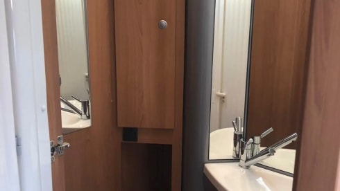 Beautiful, spacious camper with heating and air conditioning
