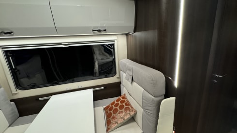 The Escape Pod – Comfortable and modern family Rollerteam motorhome - Free insurance 