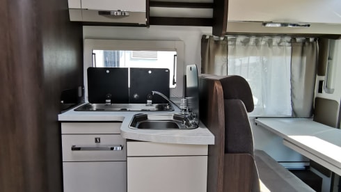 Gloednieuwe super uitgeruste Camper