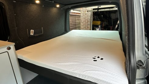Iona – LWB 4 Berth VW Transporter with 'king size' bed & pop top
