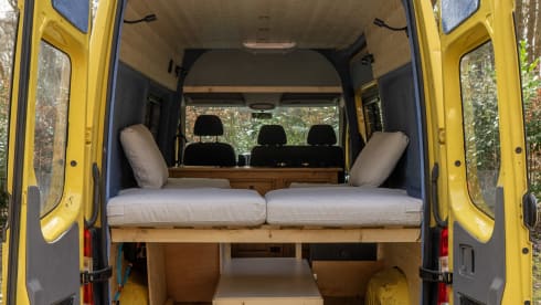 Ivan – 3-sitziger Mercedes-Benz Bus aus dem Jahr 2011