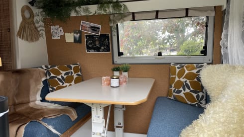 De Merrie – 2p Mercedes-Benz campervan from 1996