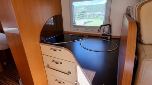 Happy Travels – Spacious luxury 4-pax camper