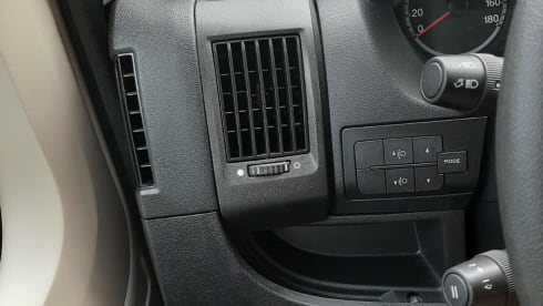 CI X-TIL – Very luxurious 4 person camper with queen bed and pull-down bed, lots of storage space