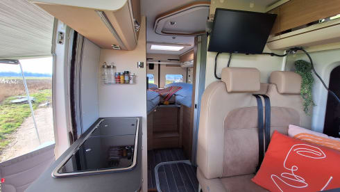 2p Adria Mobil bus uit 2018