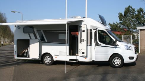 Carado T447-ED24 , Ford 155 hp with automatic transmission